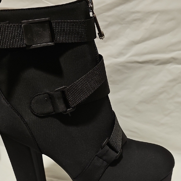 Chic Black Lace-Up Women's Boots - Picture 8 of 10